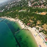 Frantsuzkiy Boulevard *